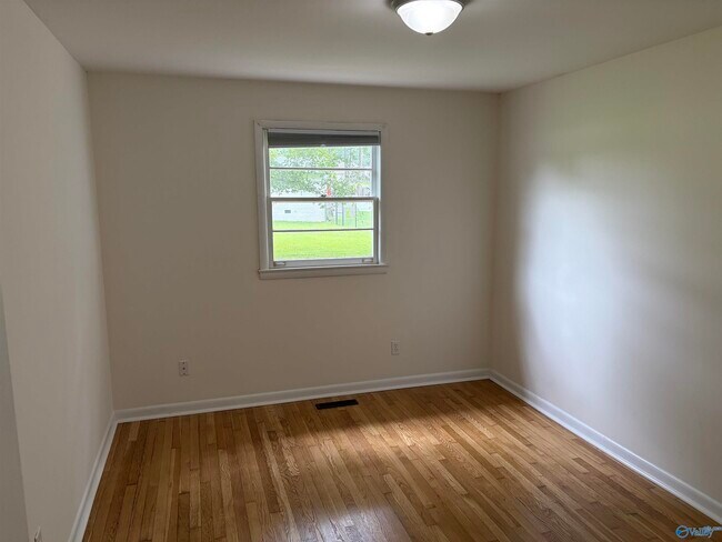 Building Photo - 8009 Whitesburg Dr