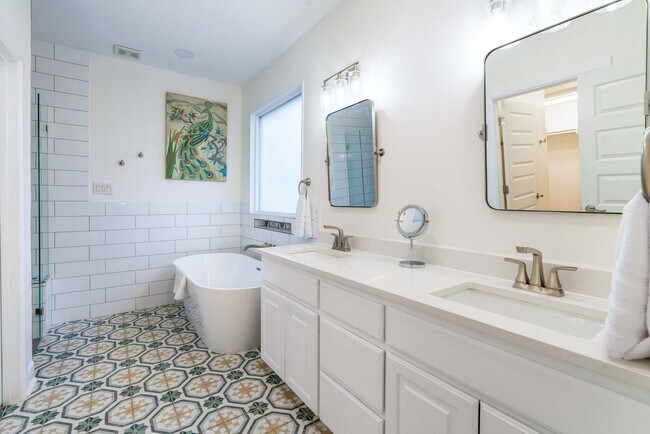 Building Photo - 13420 Trail Driver St