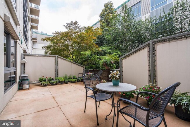 Building Photo - 777 7th St NW