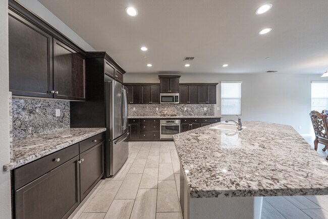 Building Photo - 3555 Encino Ave