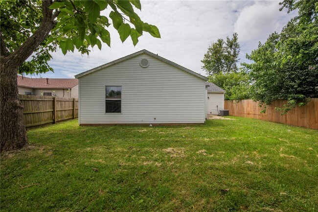 Building Photo - 2509 Parkcrest Dr