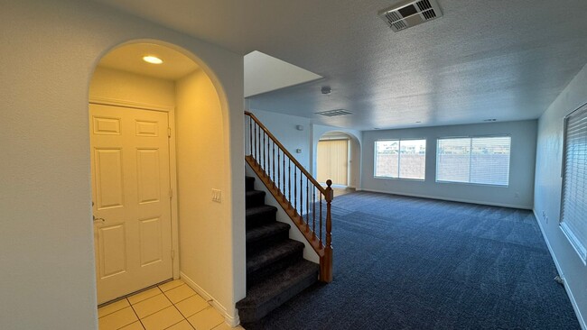 Building Photo - SW 2 story 4 bdrm Large yard
