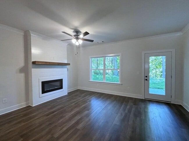 Building Photo - 74 Village Ct