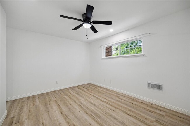 Building Photo - 5731 S Braeswood Blvd