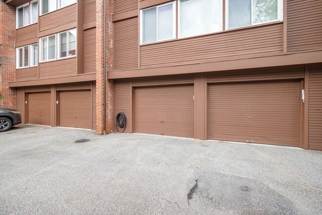 Building Photo - 241 Perkins St