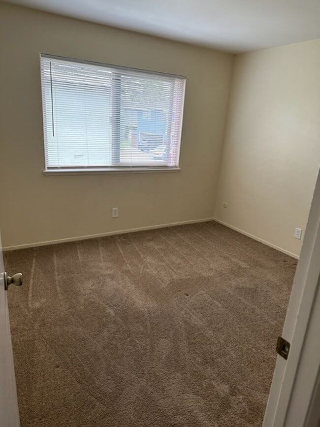 Building Photo - Capitola Shores, 2bd. 1ba. Two-level condo.