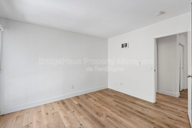 Building Photo - 830 W Lincoln Ave
