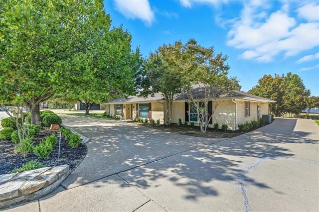Building Photo - 6117 Lantana Ln