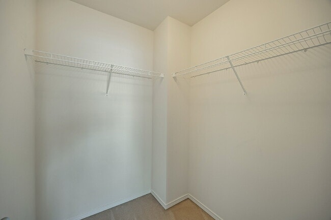 Building Photo - GATED COMMUNITY OF VERONA in LAKELAND HILLS!