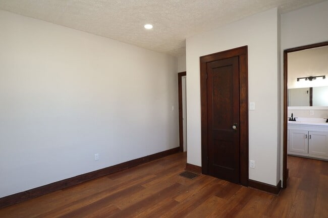 Building Photo - Newly Updated 3 Bedroom Home!