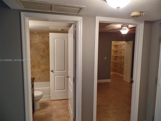 Building Photo - 2811 N Oakland Forest Dr