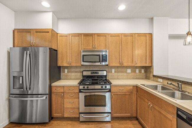 Building Photo - 2160 Yakima Ct