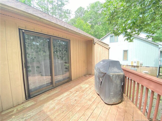 Building Photo - 3299 Liverpool Dr