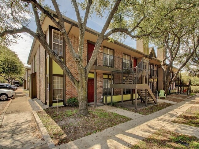 Building Photo - 7685 Northcross Dr