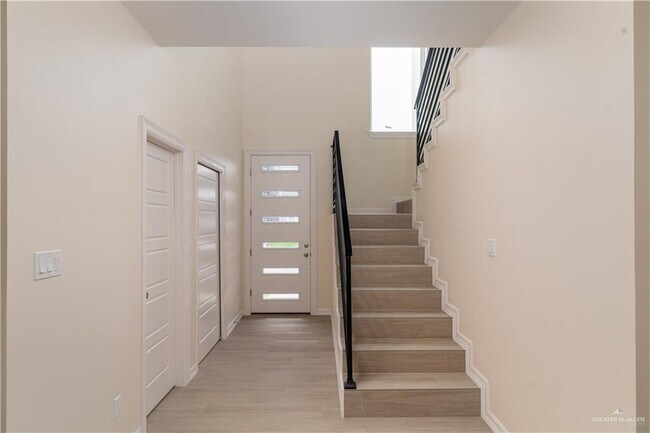 Building Photo - 15 N Crown Point