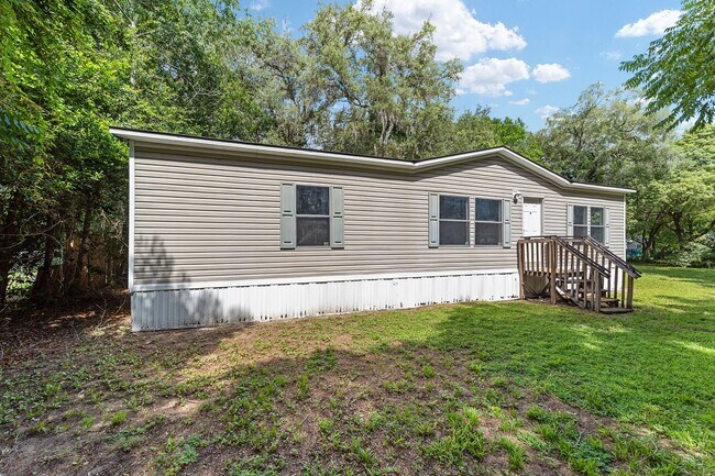 Building Photo - Spacious 3BR/2BA Home  Available Now!