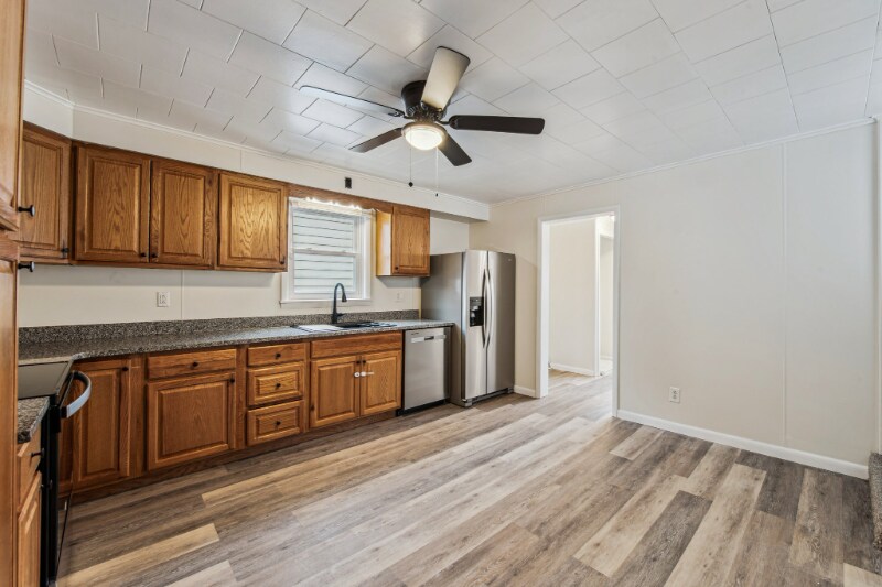 Building Photo - 761 W Otterman St