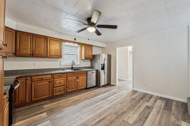 Building Photo - 761 W Otterman St