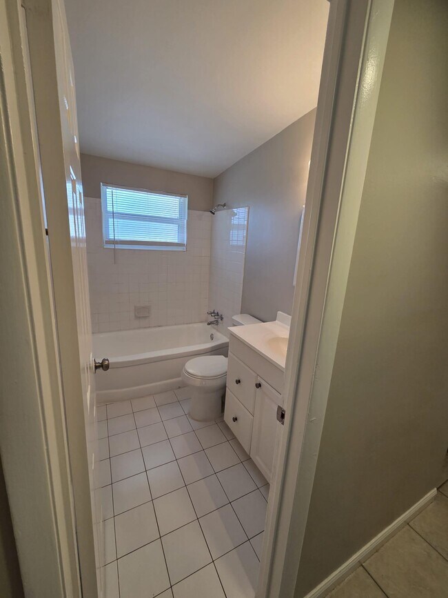 Building Photo - 3818 Everglades Rd