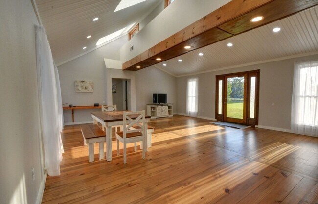 Building Photo - 23950 Coats Rd