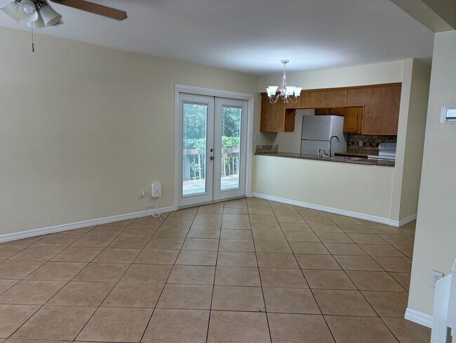Building Photo - 807 Timbers Ct