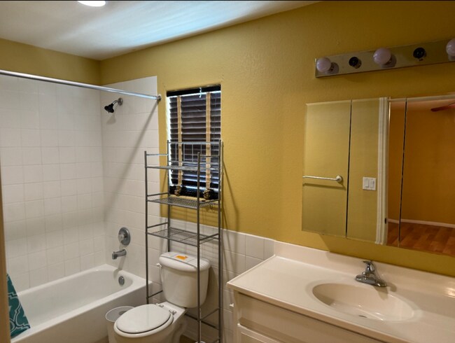 Building Photo - 9000 Underwood Ave