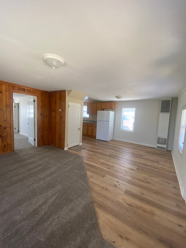 Building Photo - GR-0104