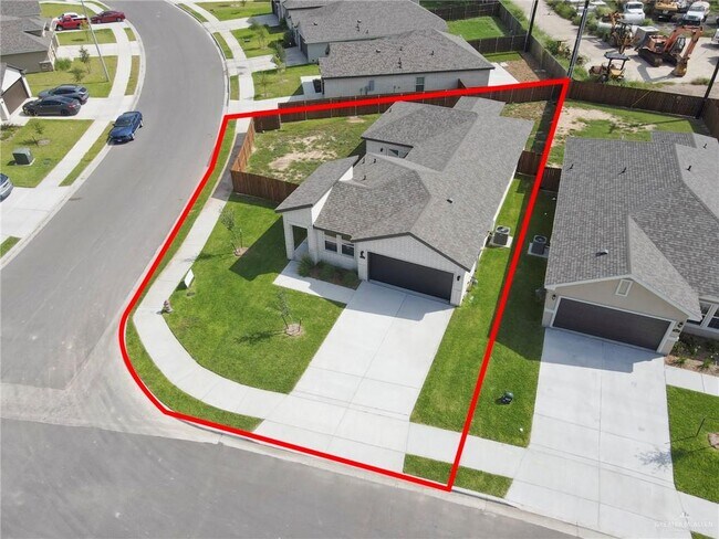 Building Photo - 2600 N Day Lily Ave