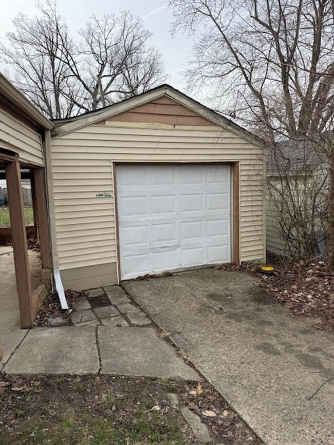 Building Photo - 4939 Mt Vernon Park Dr