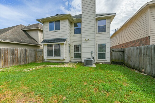 Building Photo - 13723 Rural Oak St