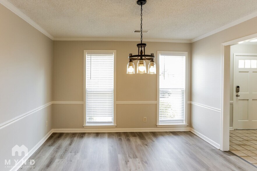 Building Photo - 4429 Richmond Oaks Dr