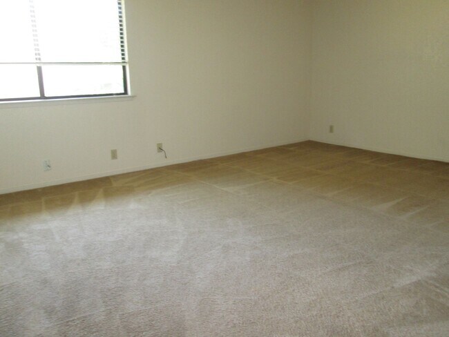 Building Photo - 927 Lobelia Ln