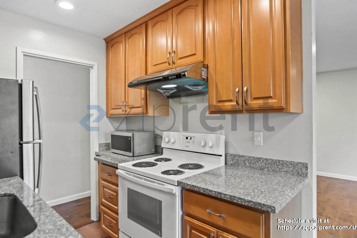 Building Photo - 280 Easy St