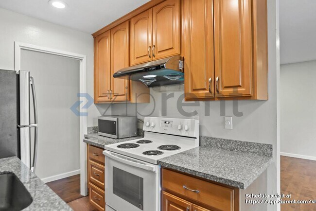 Building Photo - 280 Easy St