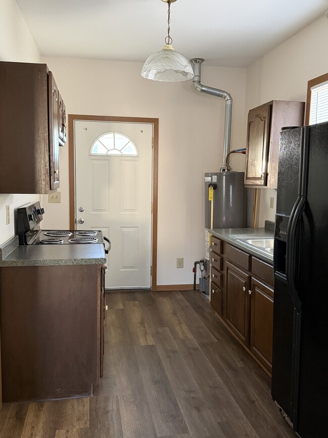 Building Photo - 310 N Goethe Ave