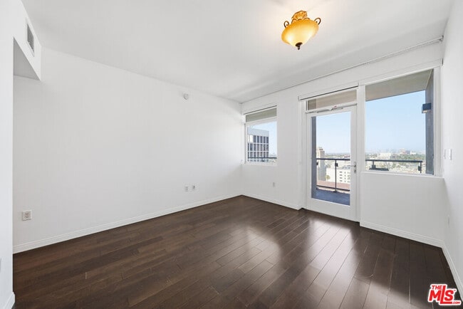 Building Photo - 3785 Wilshire Blvd