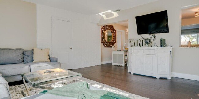 Building Photo - Step Into Sunshine: Modern Charm Meets Coa...