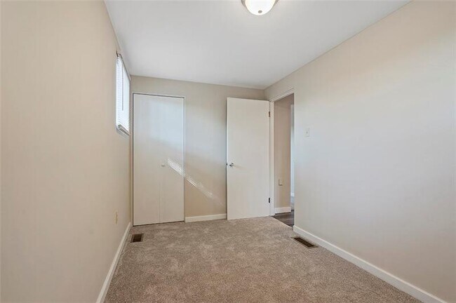 Building Photo - 8966 Knoll St