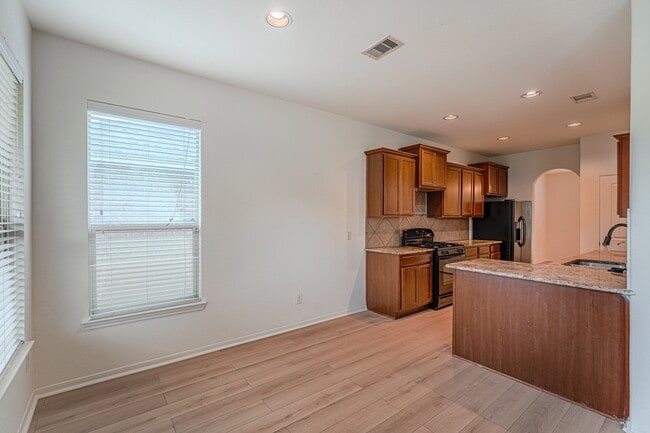 Building Photo - 25507 Marmite Dr