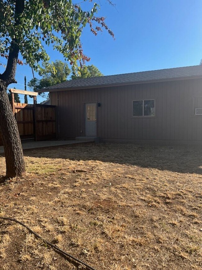 Building Photo - Modern Auburn Retreat—Fully Renovated 3BR ...
