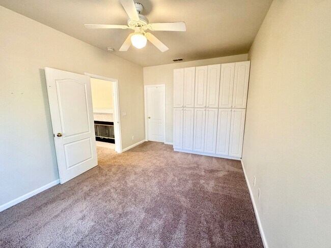 Building Photo - Beautiful 5 bed 3 bath Home in Wildhorse