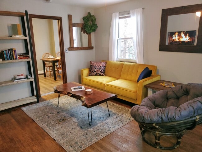 Building Photo - 273 W Lakeview Ave