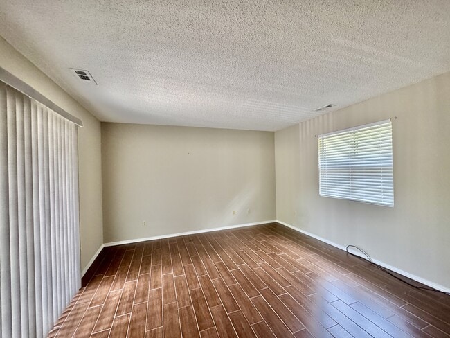 Building Photo - 205 Chota View Cir