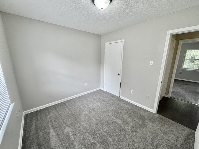 Building Photo - 4540 Spring Valley Dr