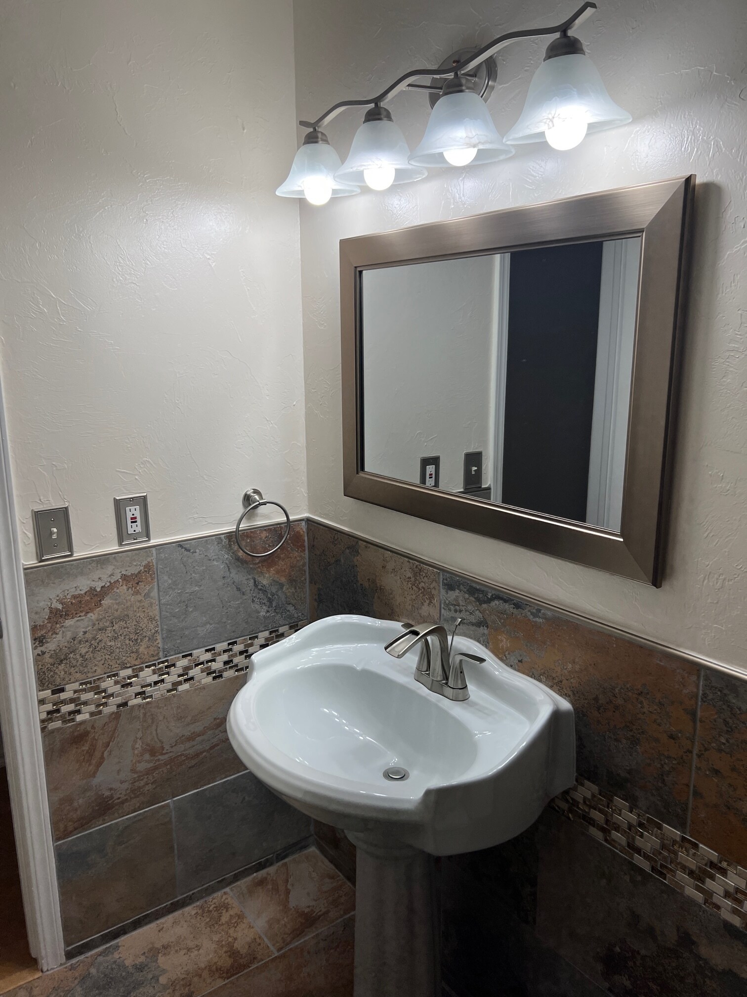 Main bathroom - 11013 N Brauer Ave