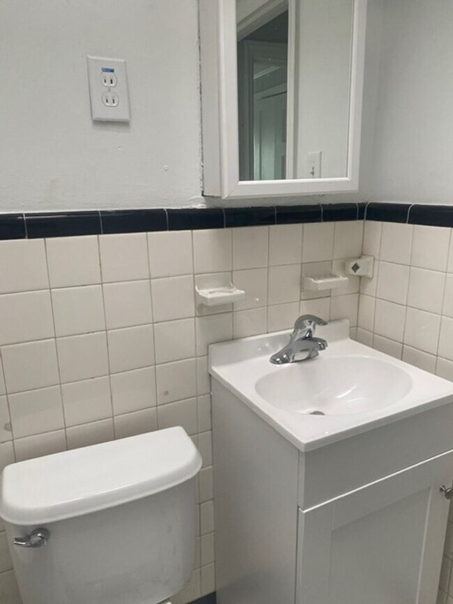 Building Photo - House for Rent in Upper Darby