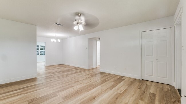 Building Photo - Beautiful Unit!  3/2 SINGLE FAMILY HOME