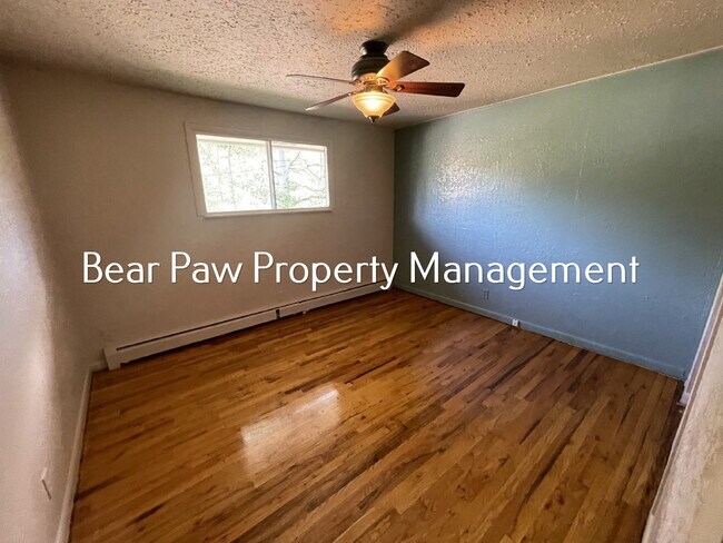 Building Photo - Cute upper level duplex in Kittredge!!