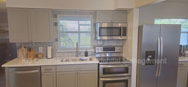 Building Photo - 589 Coconut St