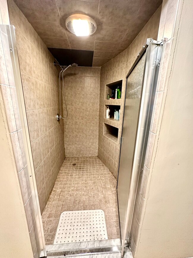 Building Photo - 108 Myrtle St